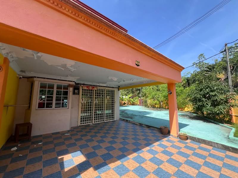2-storey Terraced House for Sale in Bandar Putra Permai (Seri Kembangan) - Wai Hoe - Exterior - PropertyGuru.com.my