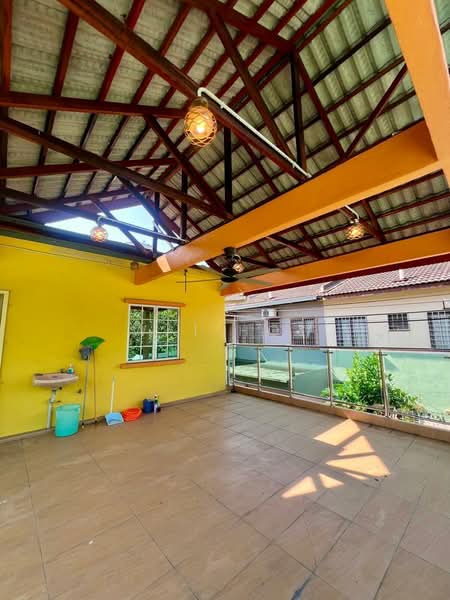 2-storey Terraced House for Sale in Bandar Putra Permai (Seri Kembangan) - Wai Hoe - Balcony - PropertyGuru.com.my