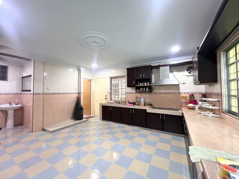 2-storey Terraced House for Sale in Bandar Putra Permai (Seri Kembangan) - Wai Hoe - Kitchen - PropertyGuru.com.my