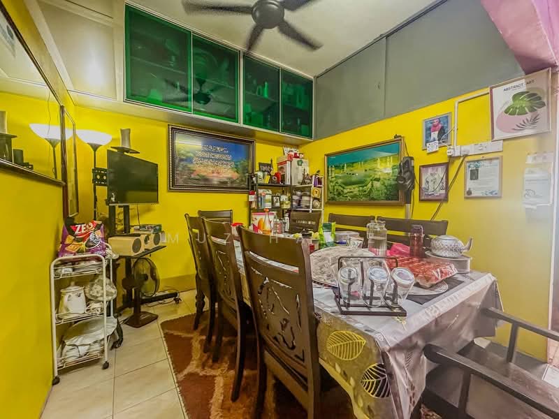 2-storey Terraced House for Sale in Meru (Klang) - Muz Hafiz - Dining Room - PropertyGuru.com.my