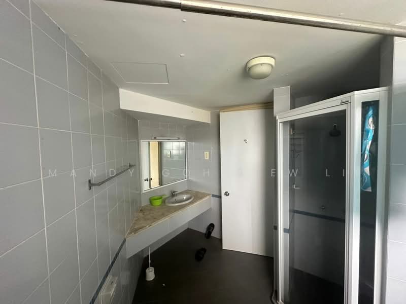 Kondominium untuk Dijual di The Straits View Condominium - Mandy Goh Siew Li - Bathroom - PropertyGuru.com.my