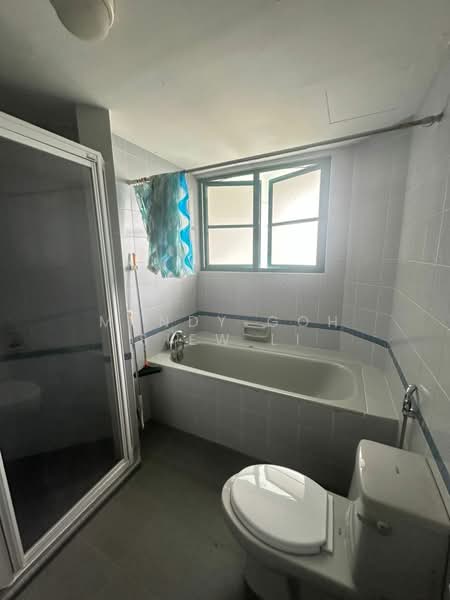 Kondominium untuk Dijual di The Straits View Condominium - Mandy Goh Siew Li - Bathroom - PropertyGuru.com.my