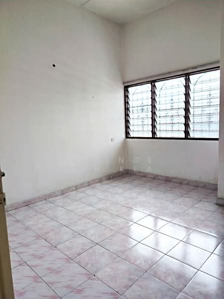 2-storey Terraced House for Sale in Petaling Jaya (Selangor) - Terence Choon Keat Chiew -  2nd bedroom - PropertyGuru.com.my