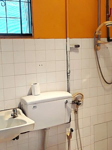 2-storey Terraced House for Sale in Petaling Jaya (Selangor) - Terence Choon Keat Chiew - Master bathroom - PropertyGuru.com.my