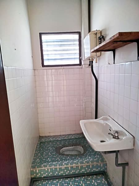 2-storey Terraced House for Sale in Petaling Jaya (Selangor) - Terence Choon Keat Chiew - Ground floor toilet - PropertyGuru.com.my