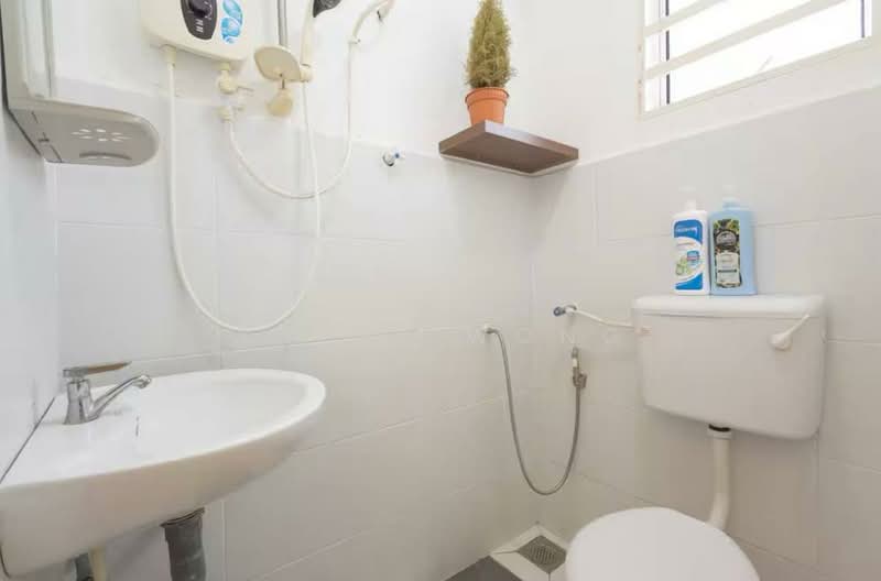 1-storey Terraced House for Rent in Taman Hoover (Ipoh) - Angie Wong - Bathroom - PropertyGuru.com.my