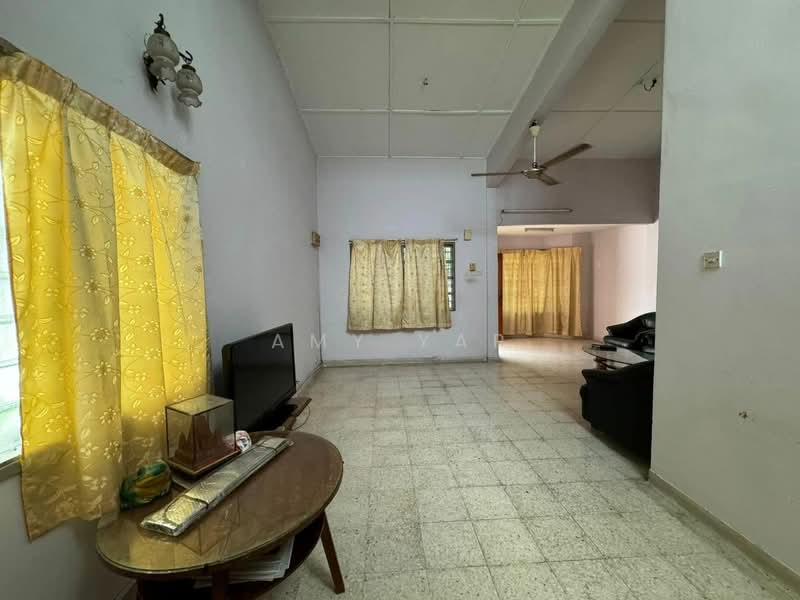 1-storey Terraced House for Rent in Taman Cuepacs (Kepong) - Amy Yap - Living Room - PropertyGuru.com.my