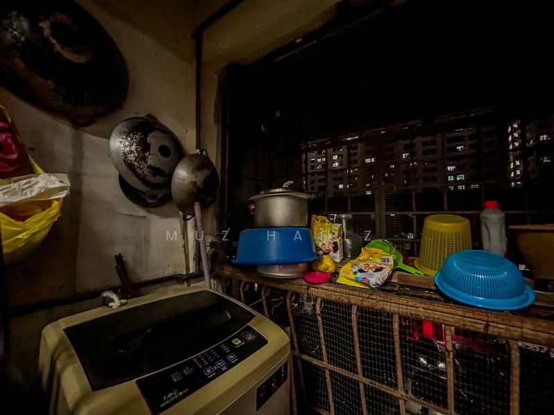 Rumah Flat untuk Dijual di Desa Ria Flat - Muz Hafiz - Balcony - PropertyGuru.com.my