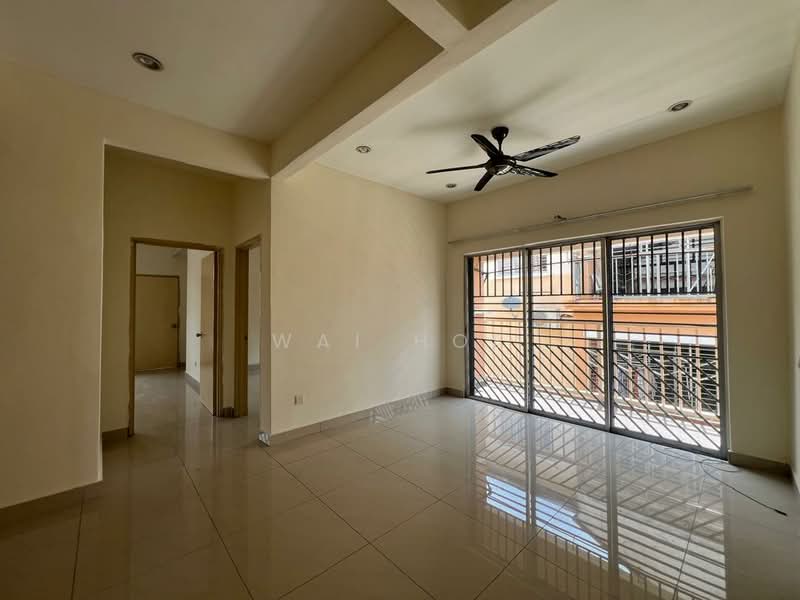 Rumah Berkembar untuk Dijual di Taman Puncak Jalil (Seri Kembangan) - Wai Hoe - Living Room - PropertyGuru.com.my