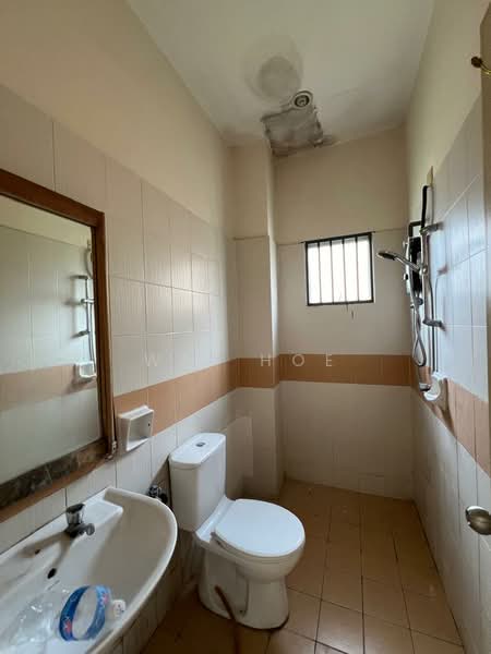 Rumah Berkembar untuk Dijual di Taman Puncak Jalil (Seri Kembangan) - Wai Hoe - Bathroom - PropertyGuru.com.my