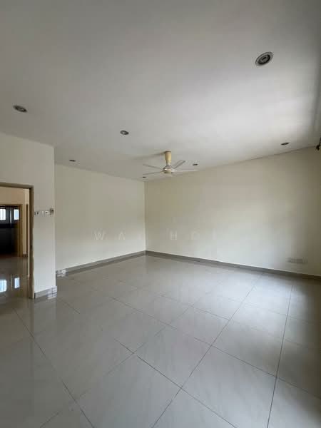 Rumah Berkembar untuk Dijual di Taman Puncak Jalil (Seri Kembangan) - Wai Hoe - Living Room - PropertyGuru.com.my