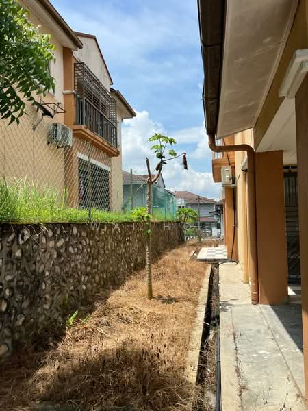 Rumah Berkembar untuk Dijual di Taman Puncak Jalil (Seri Kembangan) - Wai Hoe - Exterior - PropertyGuru.com.my
