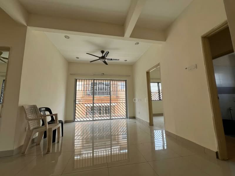 Rumah Berkembar untuk Dijual di Taman Puncak Jalil (Seri Kembangan) - Wai Hoe - Living Room - PropertyGuru.com.my