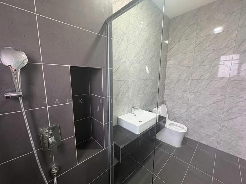 Rumah Berkembar untuk Disewa di Eco Ardence (Setia Alam) - Jack Khor Phor Jiing - Bathroom - PropertyGuru.com.my