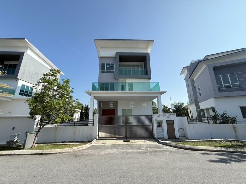 Bungalow for Sale in Lukut (Negeri Sembilan) - Cloie Chow - Exterior - PropertyGuru.com.my