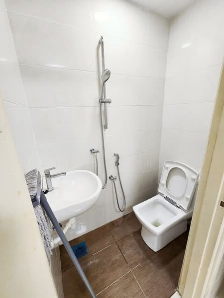 Kondominium untuk Dijual di The Straits View Condominium - Stella Chia - Bathroom - PropertyGuru.com.my