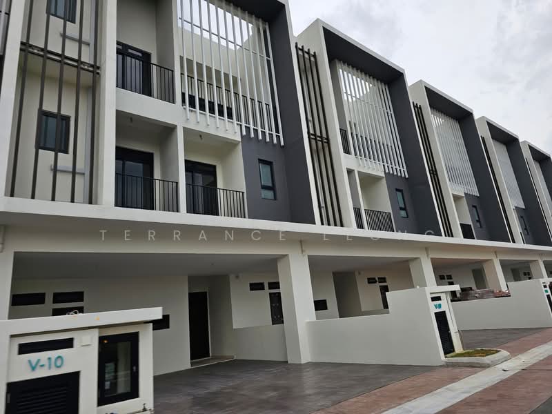 Rumah Teres 3 Tingkat untuk Disewa di Sungai Buloh (Selangor) - Terrance Leong - Exterior - PropertyGuru.com.my