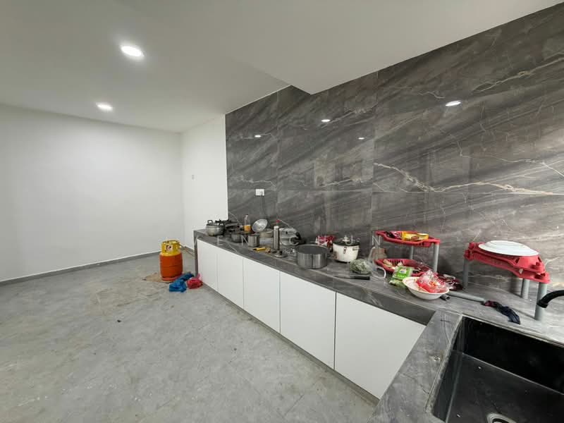 Rumah Teres 2 Tingkat untuk Dijual di Taman Ungku Tun Aminah (Skudai) - Even Chun - Kitchen - PropertyGuru.com.my