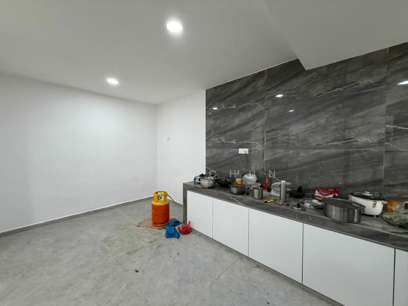 Rumah Teres 2 Tingkat untuk Dijual di Taman Ungku Tun Aminah (Skudai) - Even Chun - Kitchen - PropertyGuru.com.my
