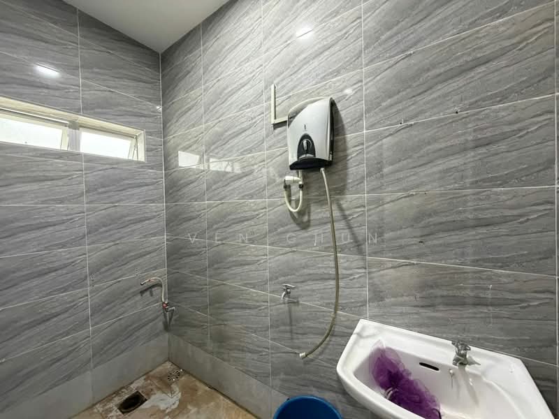 Rumah Teres 2 Tingkat untuk Dijual di Taman Ungku Tun Aminah (Skudai) - Even Chun - Bathroom - PropertyGuru.com.my