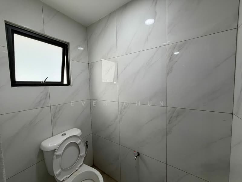 Rumah Teres 2 Tingkat untuk Dijual di Taman Ungku Tun Aminah (Skudai) - Even Chun - Bathroom - PropertyGuru.com.my