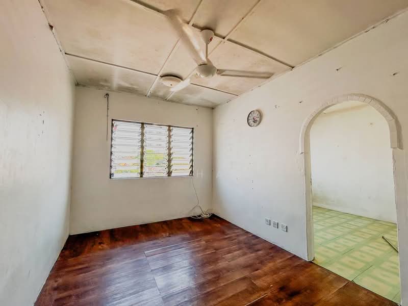 Flat for Sale at Kampung Lindungan PJS 6 - Muz Hafiz - Interior - PropertyGuru.com.my