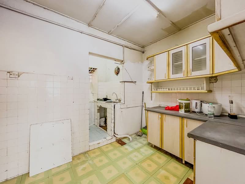 Flat for Sale at Kampung Lindungan PJS 6 - Muz Hafiz - Kitchen - PropertyGuru.com.my