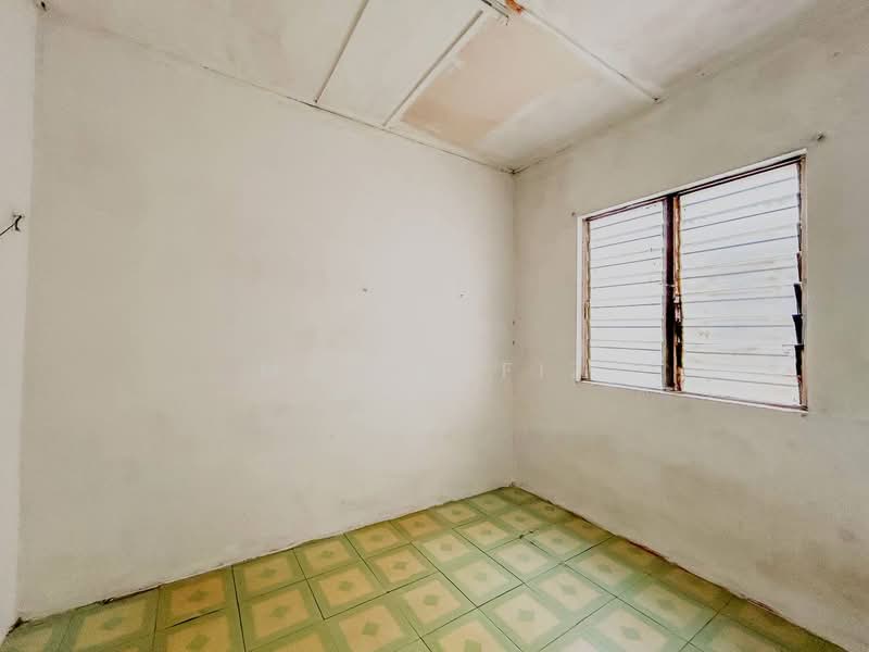 Flat for Sale at Kampung Lindungan PJS 6 - Muz Hafiz - Interior - PropertyGuru.com.my