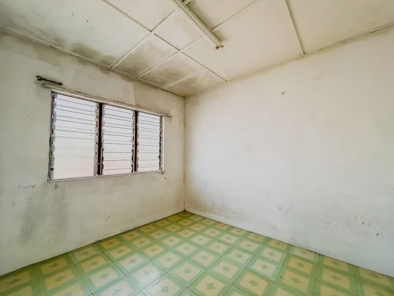 Flat for Sale at Kampung Lindungan PJS 6 - Muz Hafiz - PropertyGuru.com.my