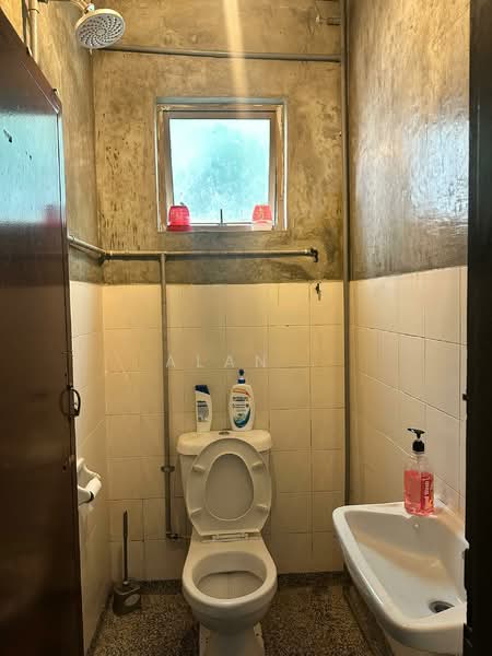 Pejabat untuk Dijual di Bandar Damansara Perdana (Damansara Perdana) - Alan . - Bathroom - PropertyGuru.com.my