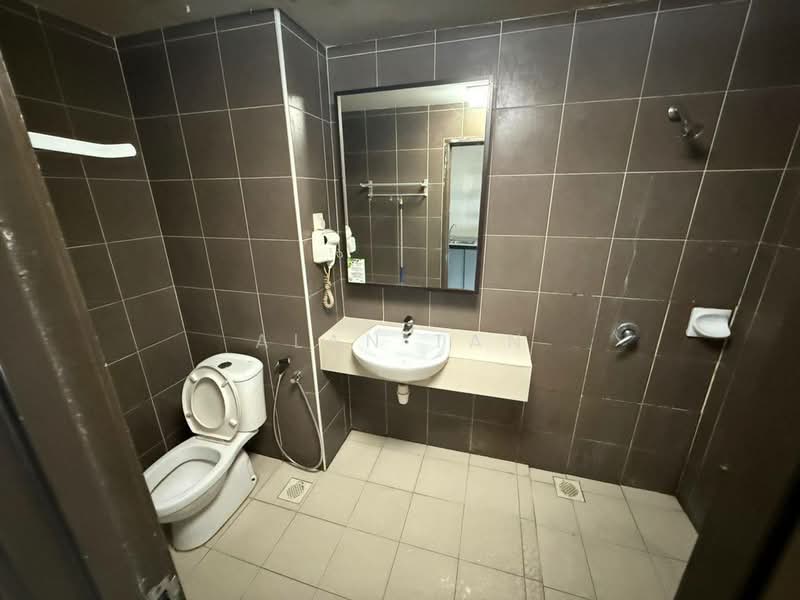 Pangsapuri untuk Disewa di Bayu Marina - Alan Tan - Bathroom - PropertyGuru.com.my