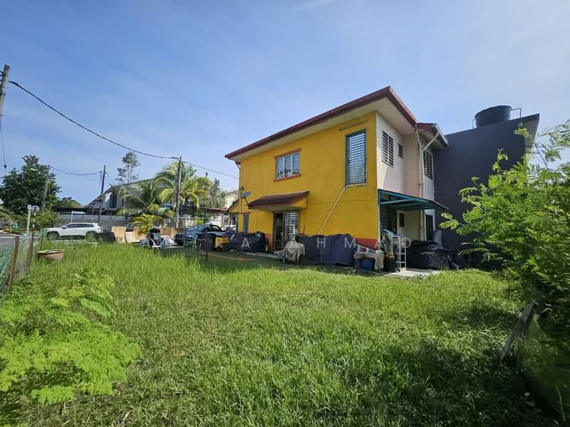 Rumah Teres 2 Tingkat untuk Dijual di Lestari Putra (Seri Kembangan) - Azira Ahmad - Exterior - PropertyGuru.com.my