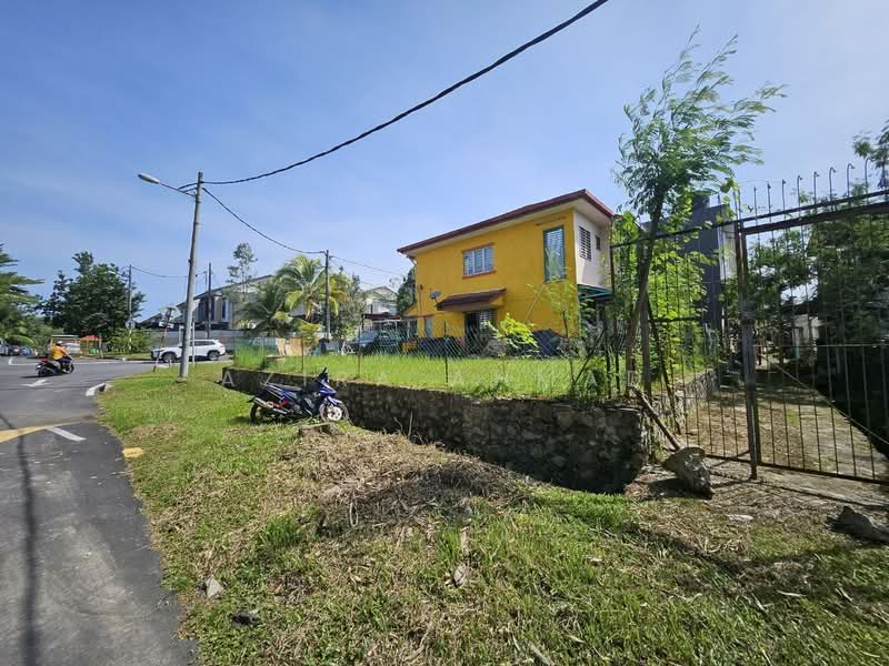Rumah Teres 2 Tingkat untuk Dijual di Lestari Putra (Seri Kembangan) - Azira Ahmad - Exterior - PropertyGuru.com.my
