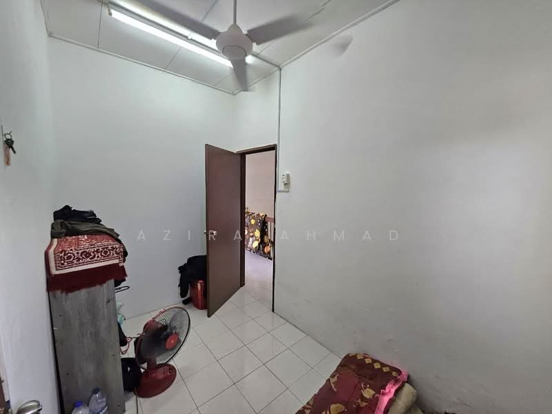 Rumah Teres 2 Tingkat untuk Dijual di Lestari Putra (Seri Kembangan) - Azira Ahmad - Interior - PropertyGuru.com.my