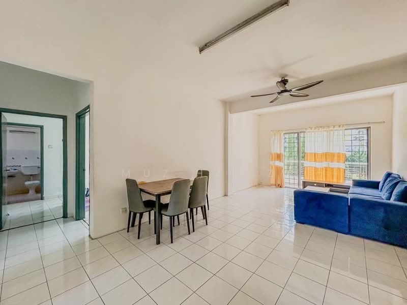 Kondominium untuk Dijual di Casa Venicia Condominium - Muz Hafiz - Living Room - PropertyGuru.com.my