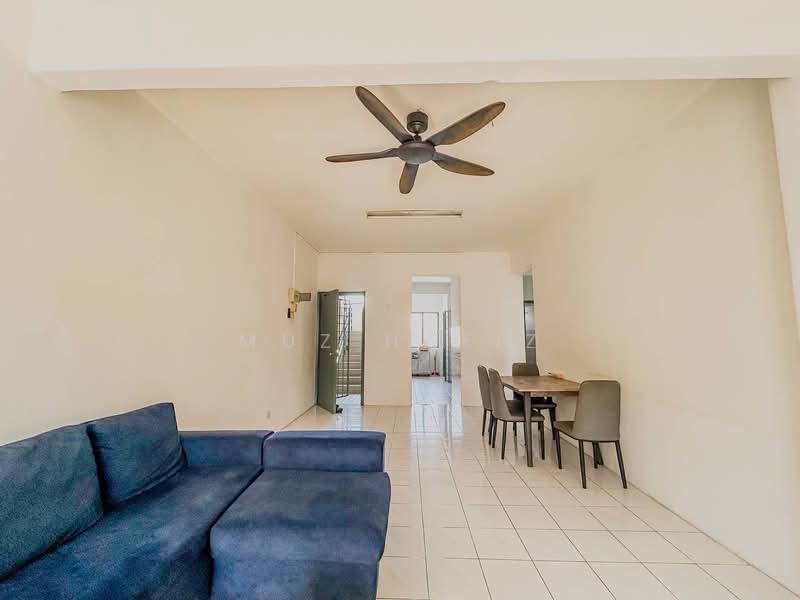 Kondominium untuk Dijual di Casa Venicia Condominium - Muz Hafiz - Living Room - PropertyGuru.com.my