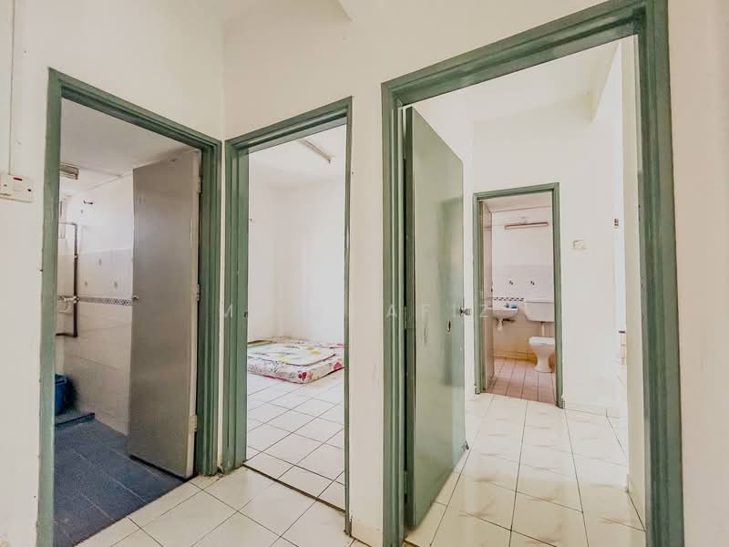 Kondominium untuk Dijual di Casa Venicia Condominium - Muz Hafiz - Corridor - PropertyGuru.com.my