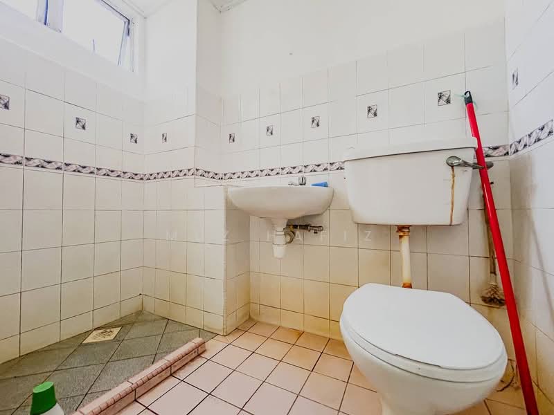 Kondominium untuk Dijual di Casa Venicia Condominium - Muz Hafiz - Bathroom - PropertyGuru.com.my