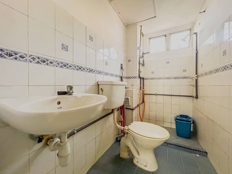 Kondominium untuk Dijual di Casa Venicia Condominium - Muz Hafiz - Bathroom - PropertyGuru.com.my