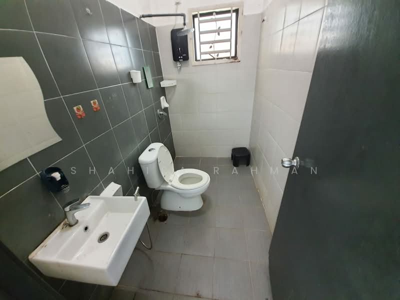 Semi-Detached House for Rent in Kotasas (Kuantan) - Shahira Rahman - Bathroom - PropertyGuru.com.my