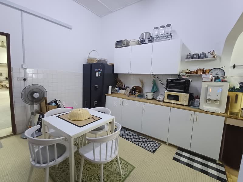 1-storey Terraced House for Sale in Taman Tun Dr Ismail (Kuala Lumpur) - Hanif Kasmani - Kitchen - PropertyGuru.com.my