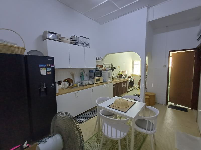 1-storey Terraced House for Sale in Taman Tun Dr Ismail (Kuala Lumpur) - Hanif Kasmani - Kitchen - PropertyGuru.com.my