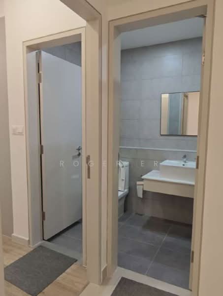 Servis Apartment untuk Disewa di SWNK Houze @ BBCC - Roger Er - Bathroom - PropertyGuru.com.my