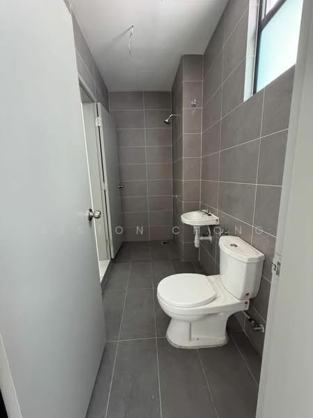 Rumah Teres untuk Dijual di Bandar Putra (Kulai) - Elston Chong - Bathroom - PropertyGuru.com.my