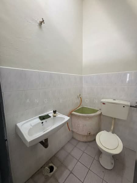 2-storey Terraced House for Sale in Anjung Bercham Indah (Ipoh) - Angie Wong - Bathroom - PropertyGuru.com.my