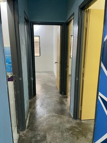 Flat for Rent at Azalea Court - Vincent Tan - Corridor - PropertyGuru.com.my