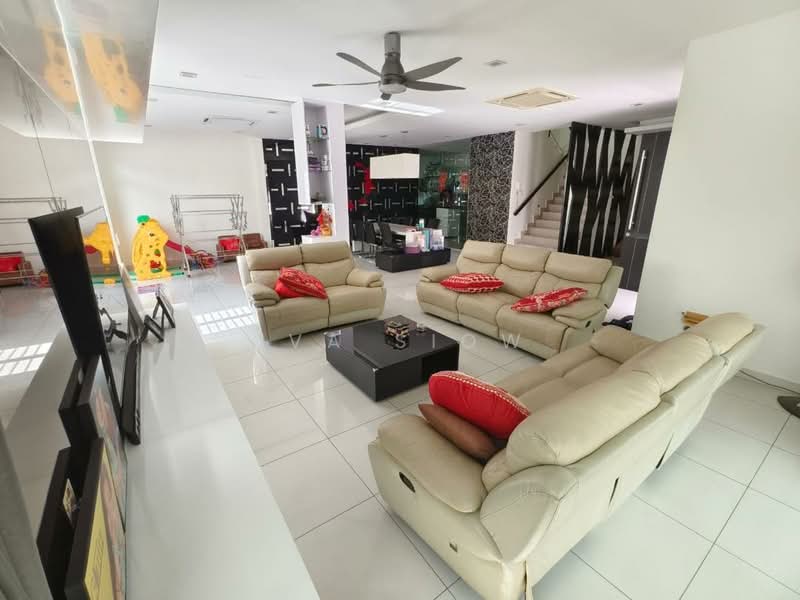 Rumah Berkembar untuk Dijual di Taman Nusa Bestari (Iskandar Puteri (Nusajaya)) - Eva Siow - Living Room - PropertyGuru.com.my
