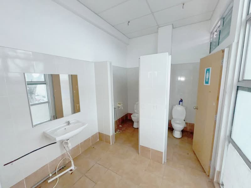 Cluster Factory for Rent in Johor Bahru (Johor) - Stella Chia - Bathroom - PropertyGuru.com.my