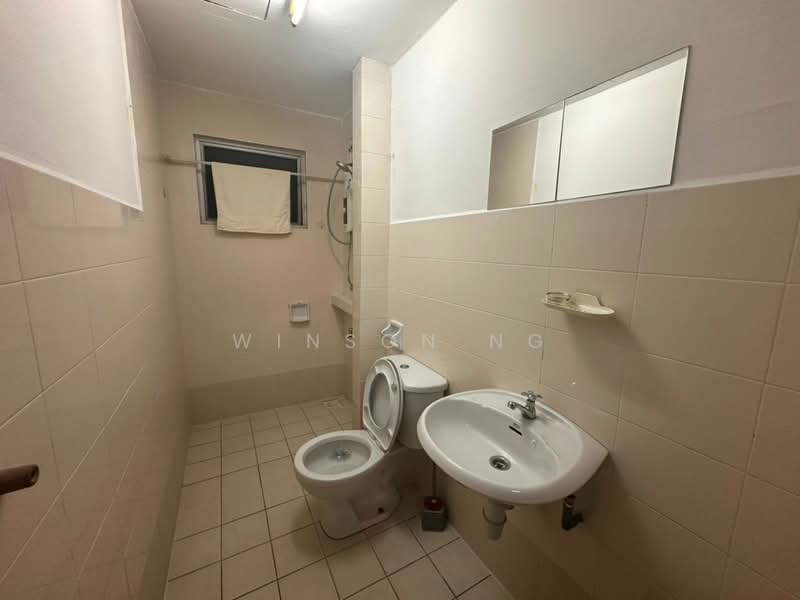 Kondominium untuk Disewa di Perdana View - Winson Ng - Bathroom - PropertyGuru.com.my