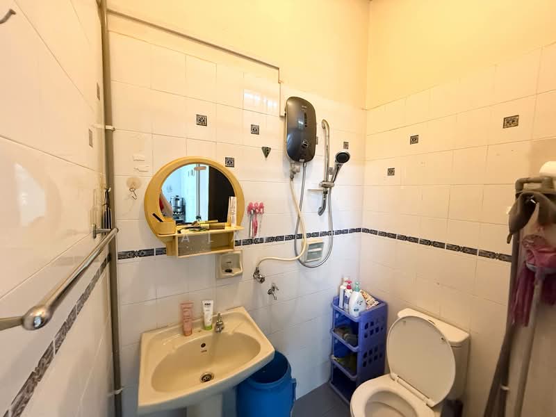 2-storey Terraced House for Sale in Johor Bahru (Johor) - Alan Lee - Bathroom - PropertyGuru.com.my